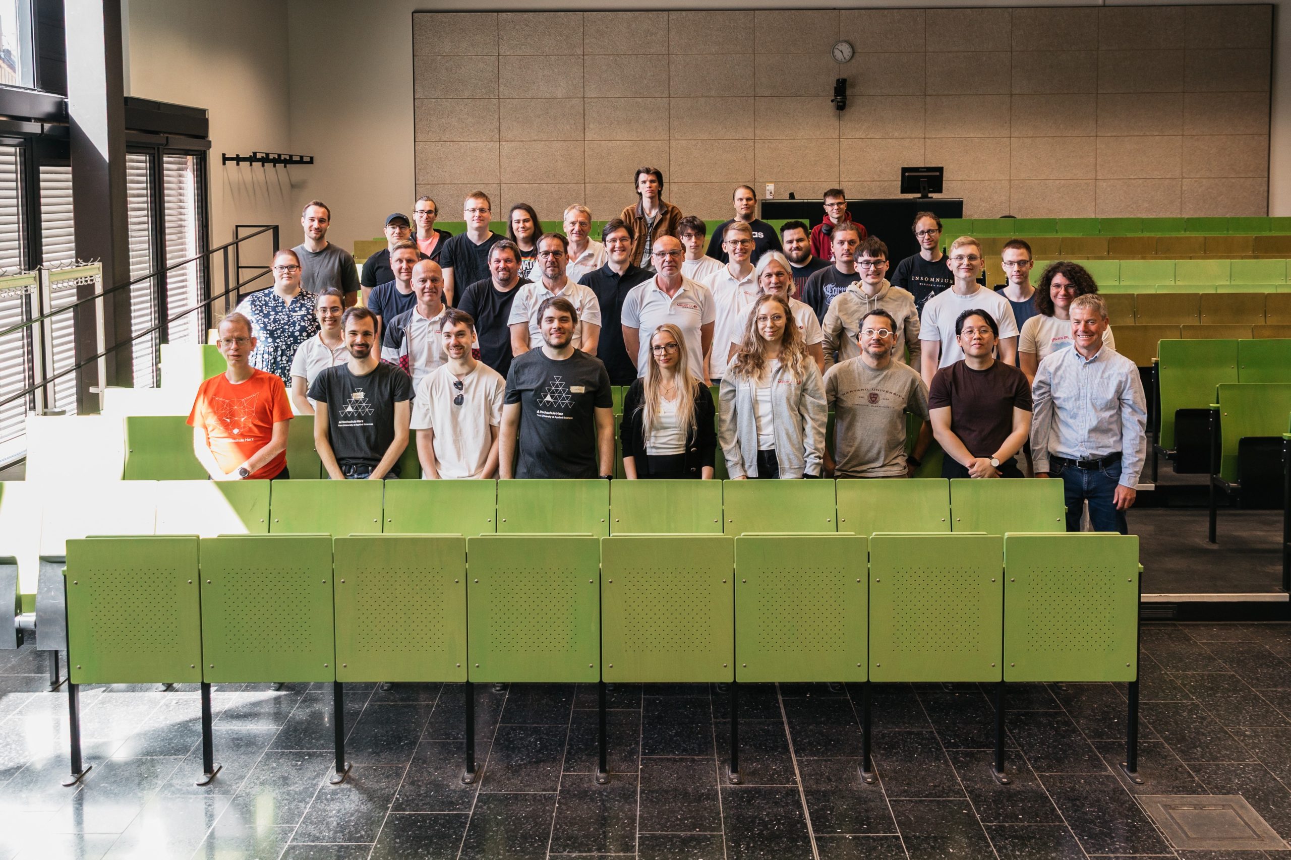 Gruppenfoto der Studierenden und des INDAMED-Teams beim Hackathon an der Hochschule Harz